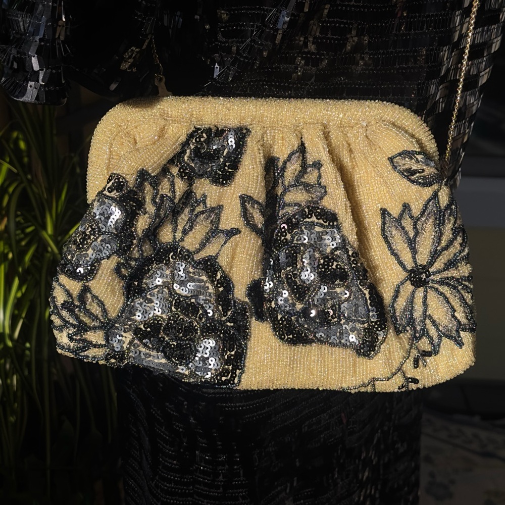 NWT House of Harlow 1960 Yellow and Black Floral Clutch - Picture 2 of 10